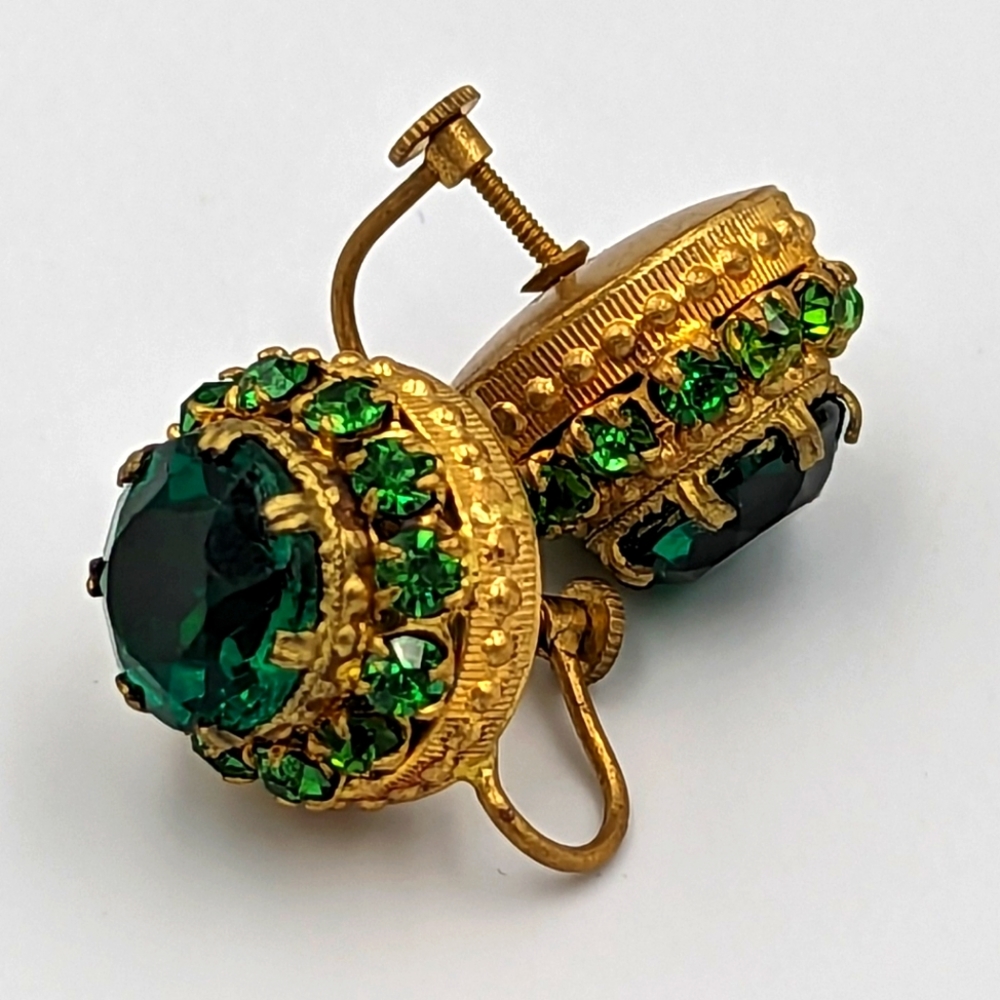 True Vintage Emerald Green Glass Screw Back Gold Tone Earrings Made in Czech